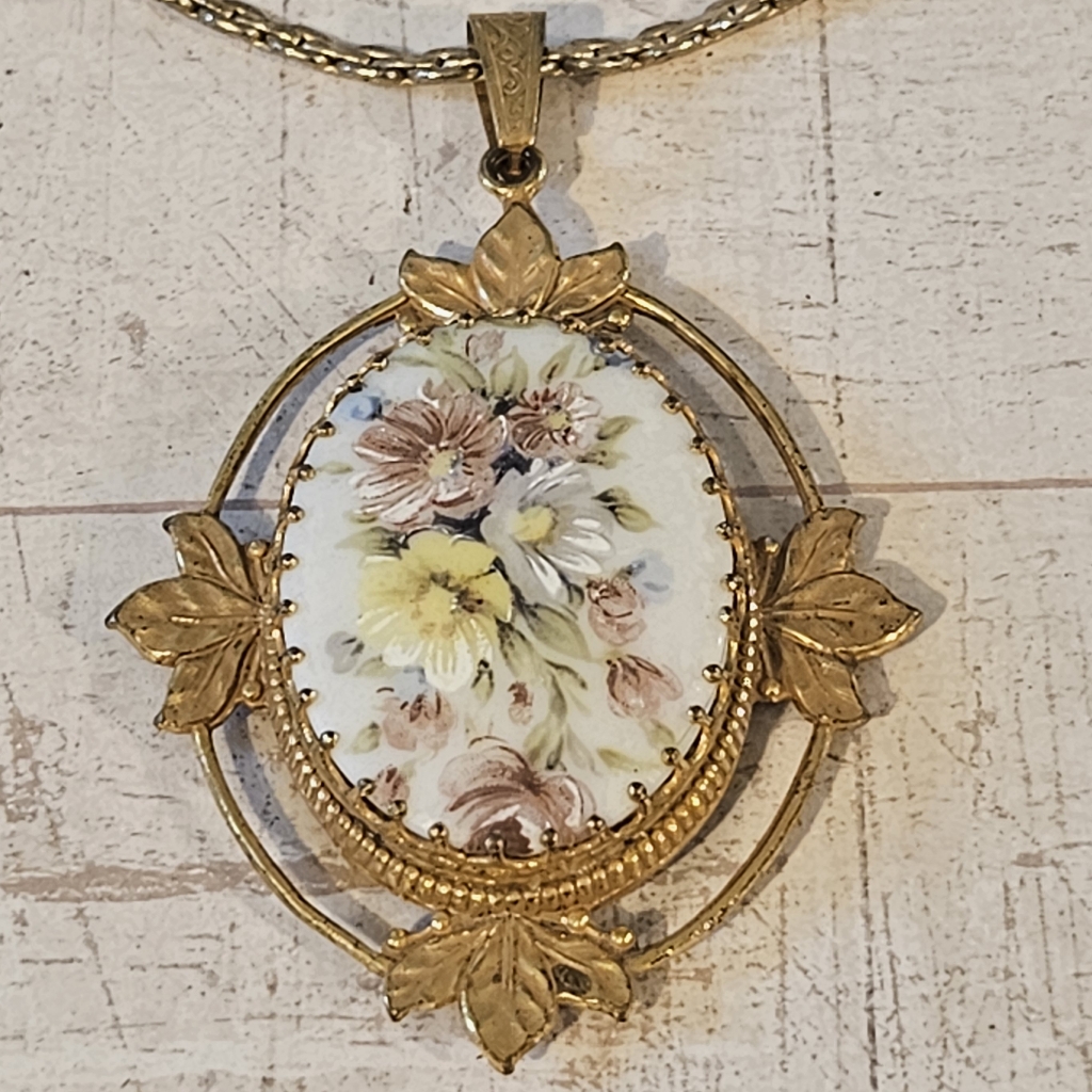 Gorgeous Vintage Signed Miriam Haskell Necklace 129$